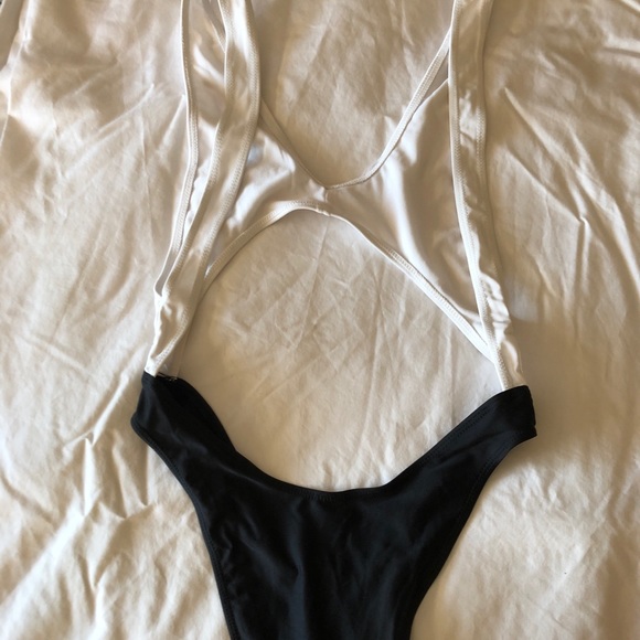 BRAND 🆕 Black and White Cutout Monokini - Picture 6 of 6